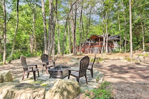 House (3 Bedrooms) | Interior - Lake Toxaway Cabin w/ Fire Pit - 1 Mi to Marina (Lake Toxaway)