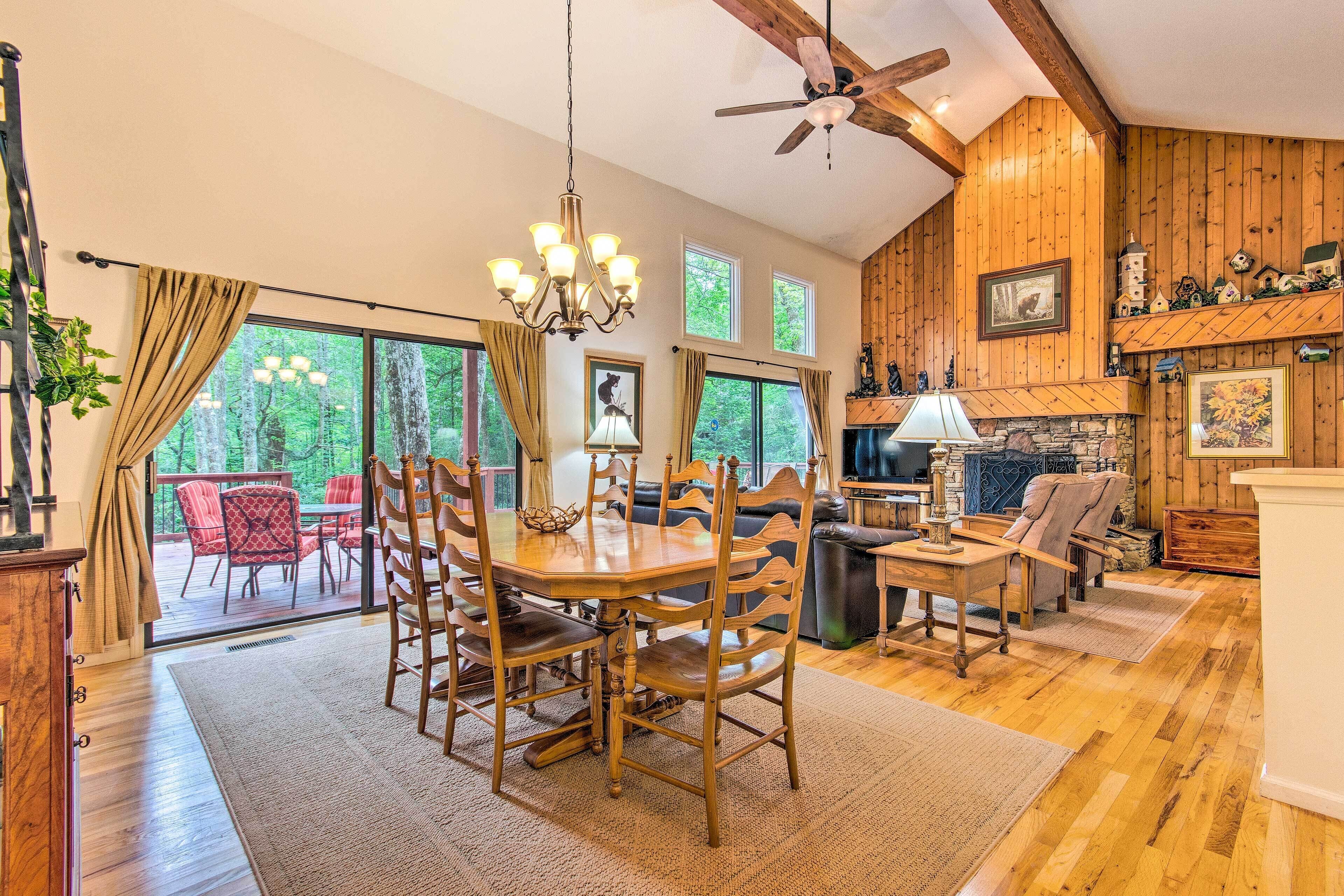 Lake Toxaway Cabin W/fire Pit - 1Mi to Marina