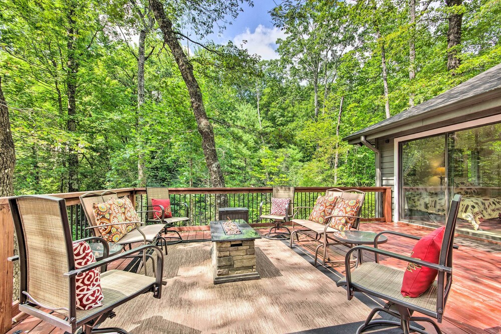 Lake Toxaway Cabin W/fire Pit - 1Mi to Marina