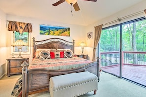 House (3 Bedrooms) | Interior - Lake Toxaway Cabin w/ Fire Pit - 1 Mi to Marina (Lake Toxaway)