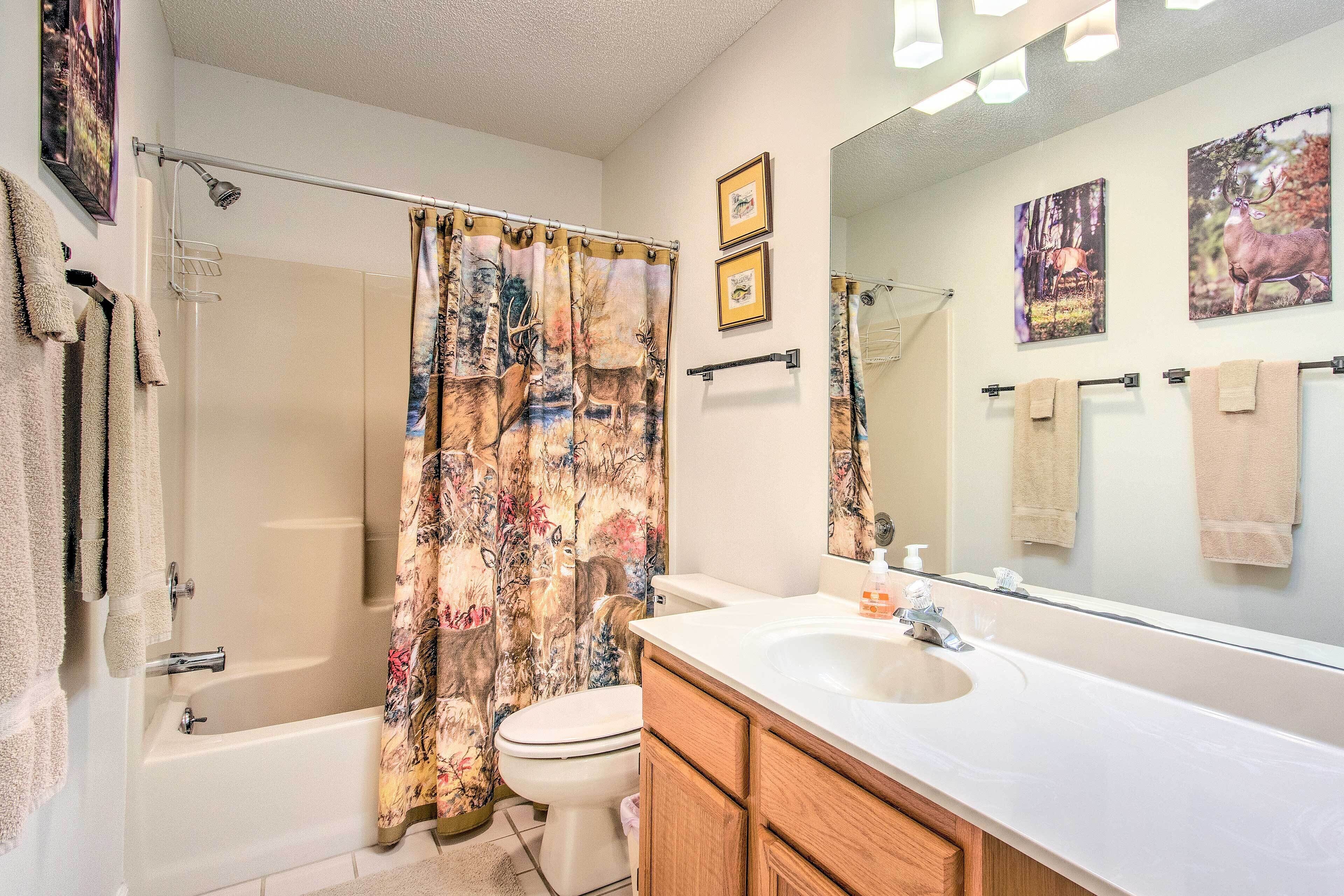 Lake Toxaway Cabin W/fire Pit - 1Mi to Marina