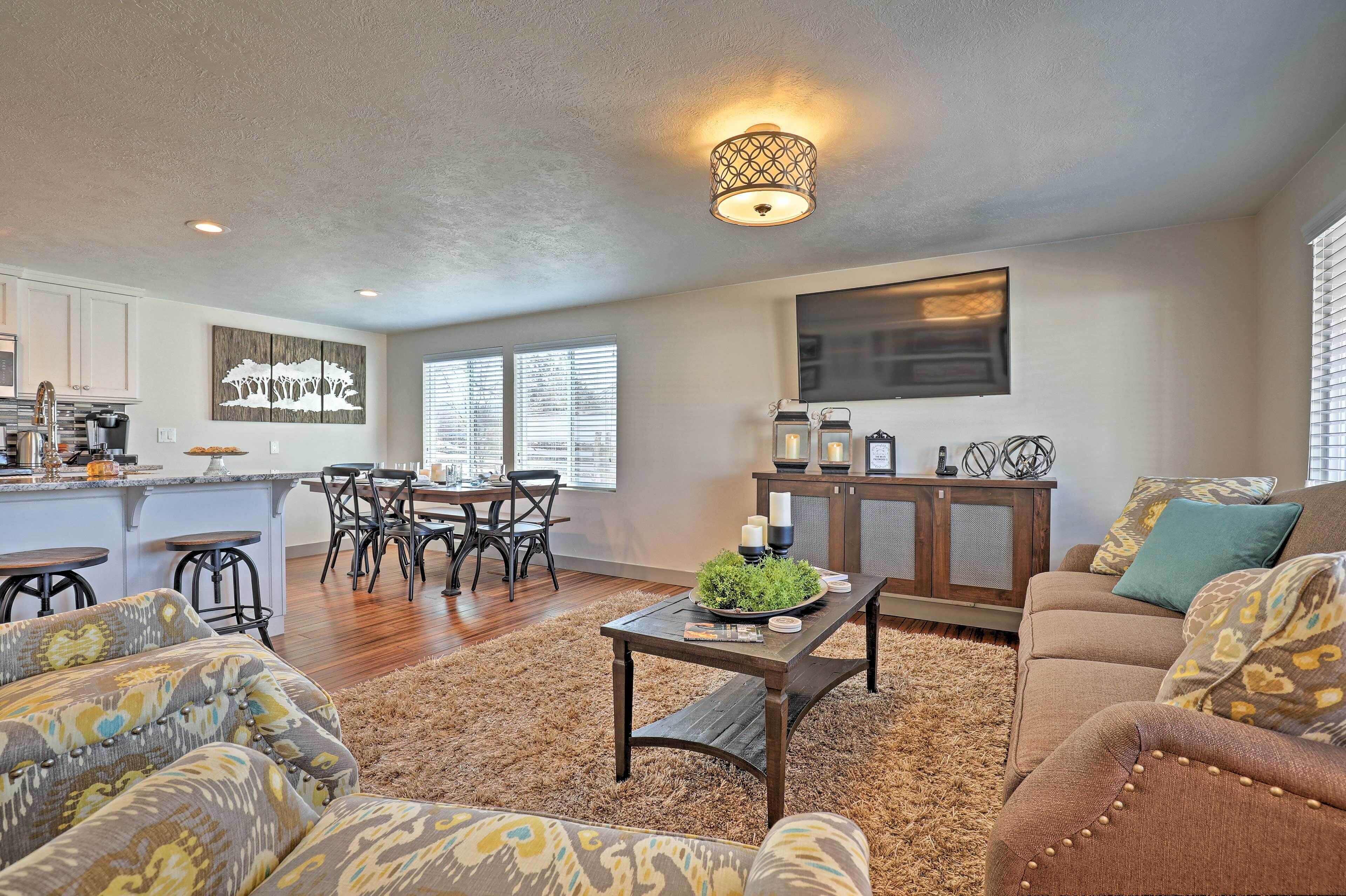 Escalante Home w/ Yard, Porch & Mtn Views!