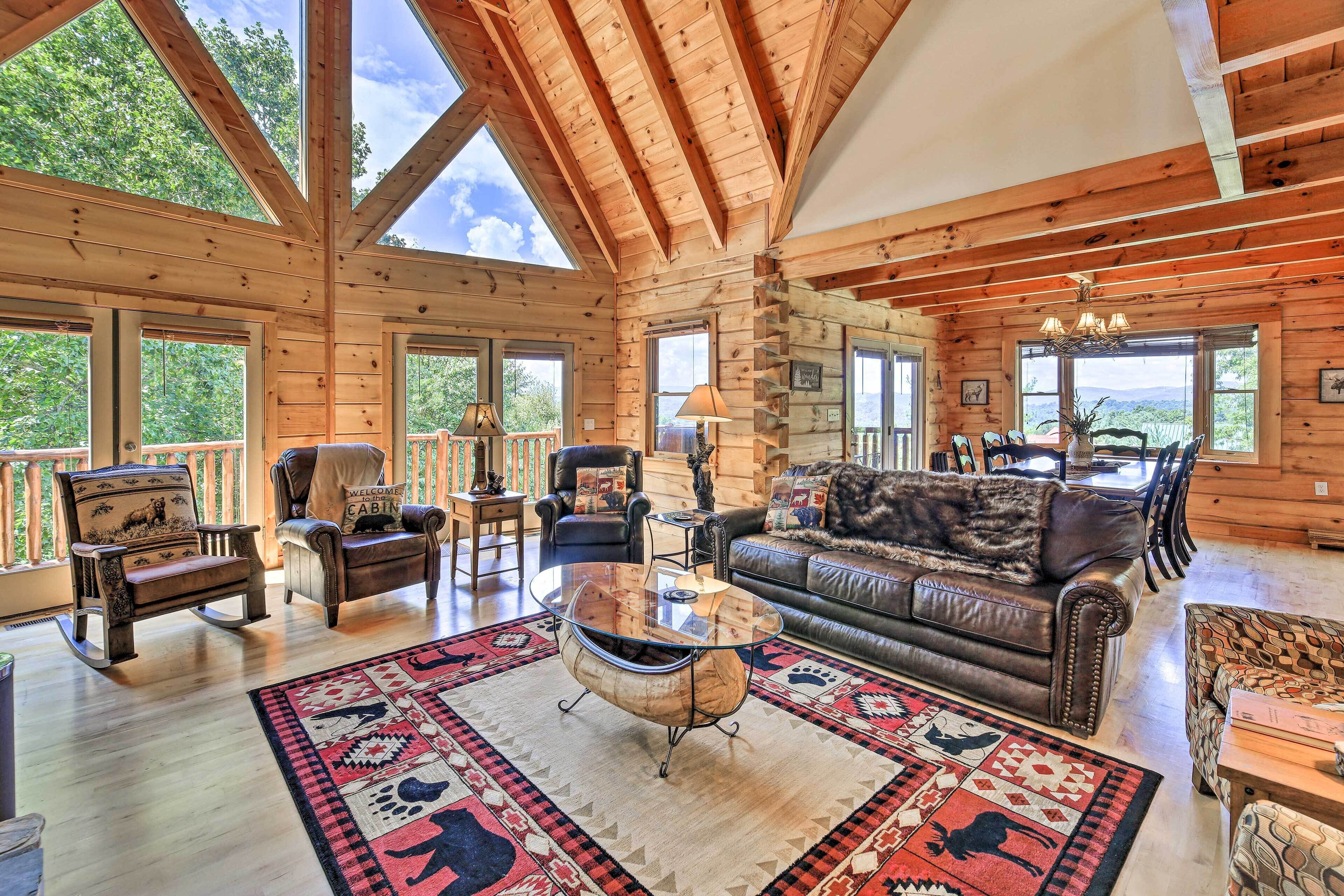 House (5 Bedrooms) | Interior