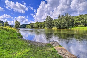 Interior - River Access & Game Room: Piney Creek Cabin! (Piney Creek)