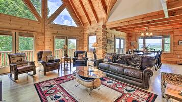 House (5 Bedrooms) | Interior