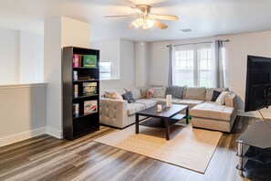 House (3 Bedrooms) | Interior - Spacious Houston Home w/ Private Yard & Fire Pit! (Houston)