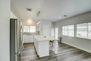 House (3 Bedrooms) | Interior - Spacious Houston Home w/ Private Yard & Fire Pit! (Houston)