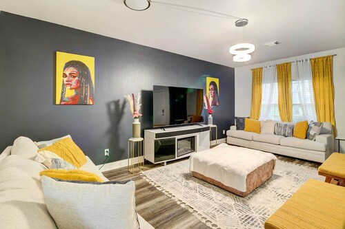 Spacious Houston Home w/ Private Yard & Fire Pit!