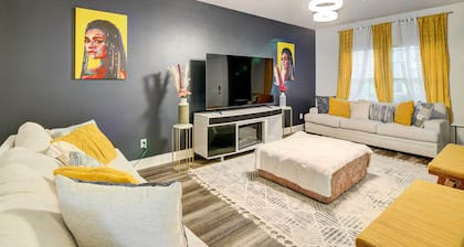 Spacious Houston Home w/ Private Yard & Fire Pit!