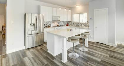 Spacious Houston Home w/ Private Yard & Fire Pit!