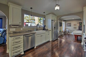 House (3 Bedrooms) | Interior - Hot Tub + Views: Waterfront Escape in Hot Springs (Hot Springs)