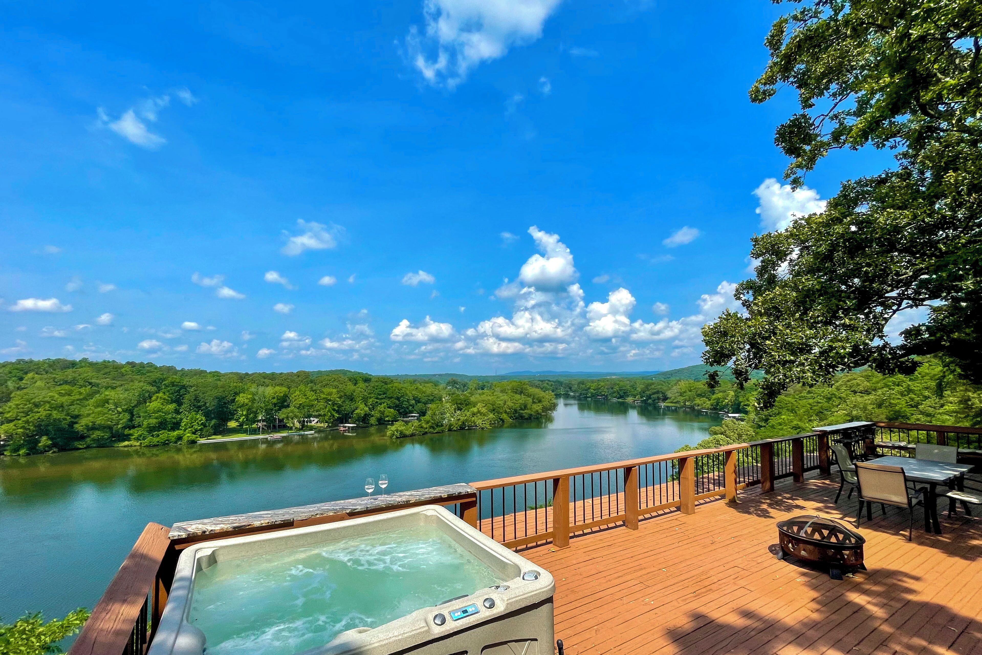 Lovely Hot Springs Escape w/ Deck & Hot Tub!
