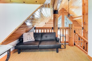 House (6 Bedrooms) | Interior