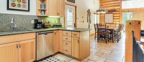 Rumah (6 Bedrooms) | Interior