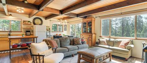 House (6 Bedrooms) | Interior