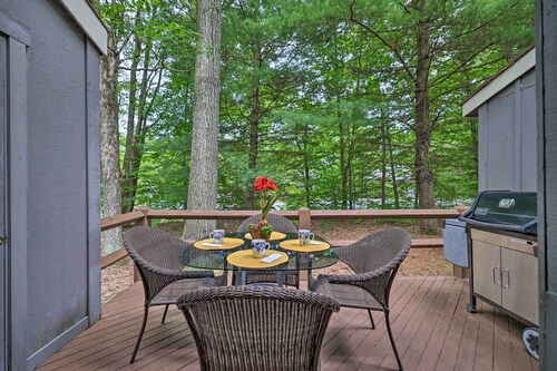 Cozy Poconos Townhome w/ Fireplace Near Jack Frost