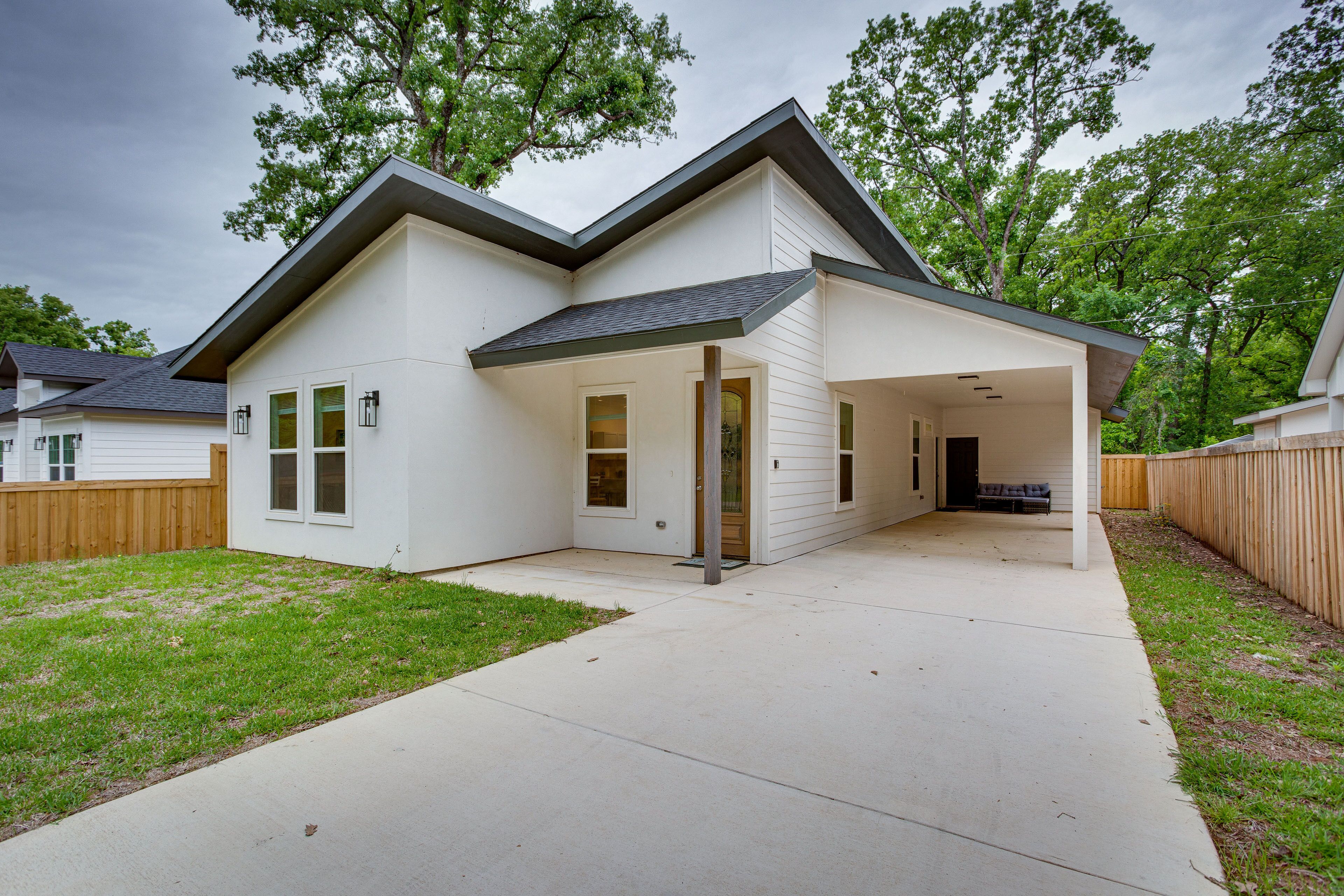 Mabank Vacation Rental: Walk to Cedar Creek Lake!