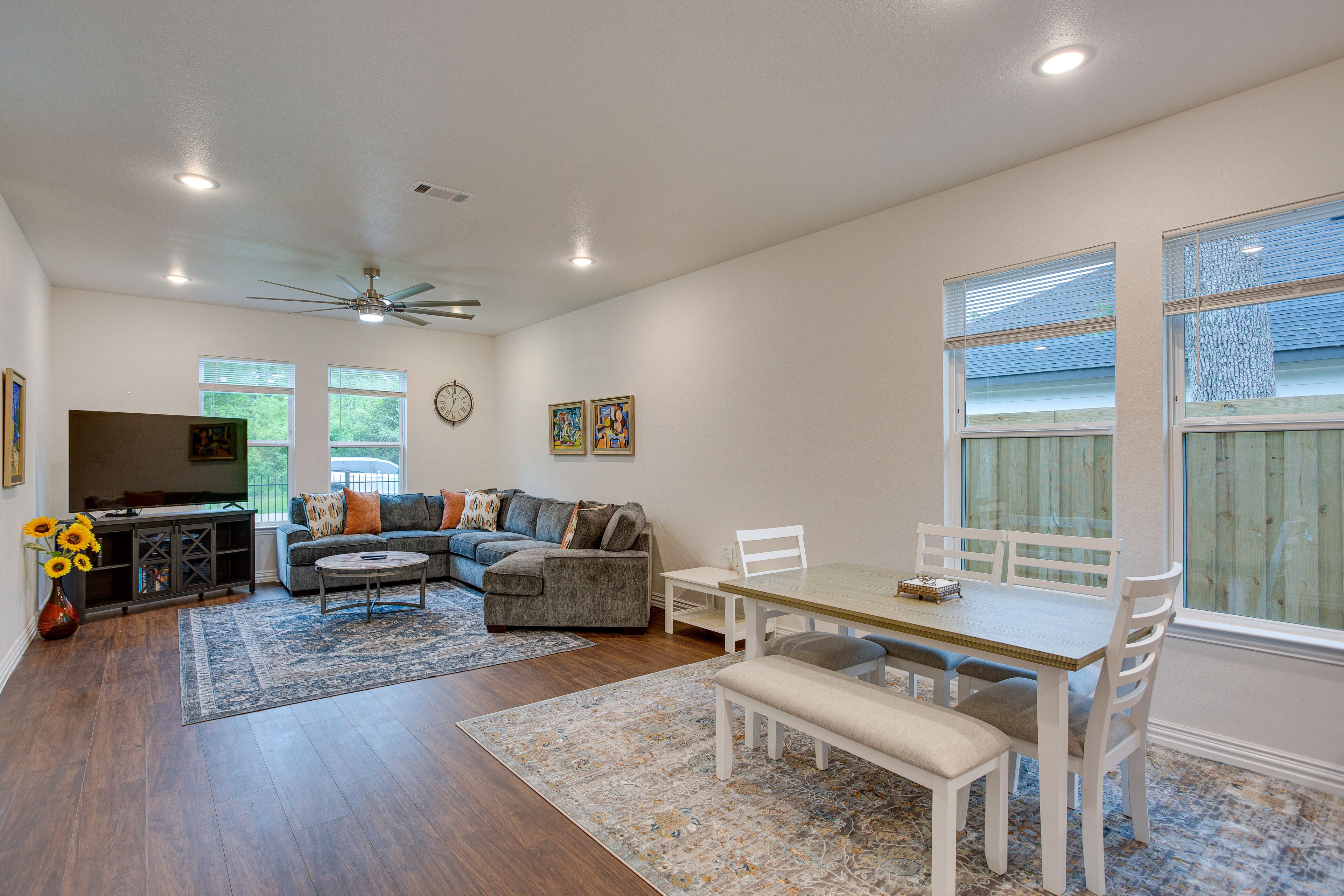 Mabank Vacation Rental: Walk to Cedar Creek Lake!