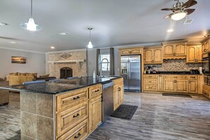 House (4 Bedrooms) | Interior