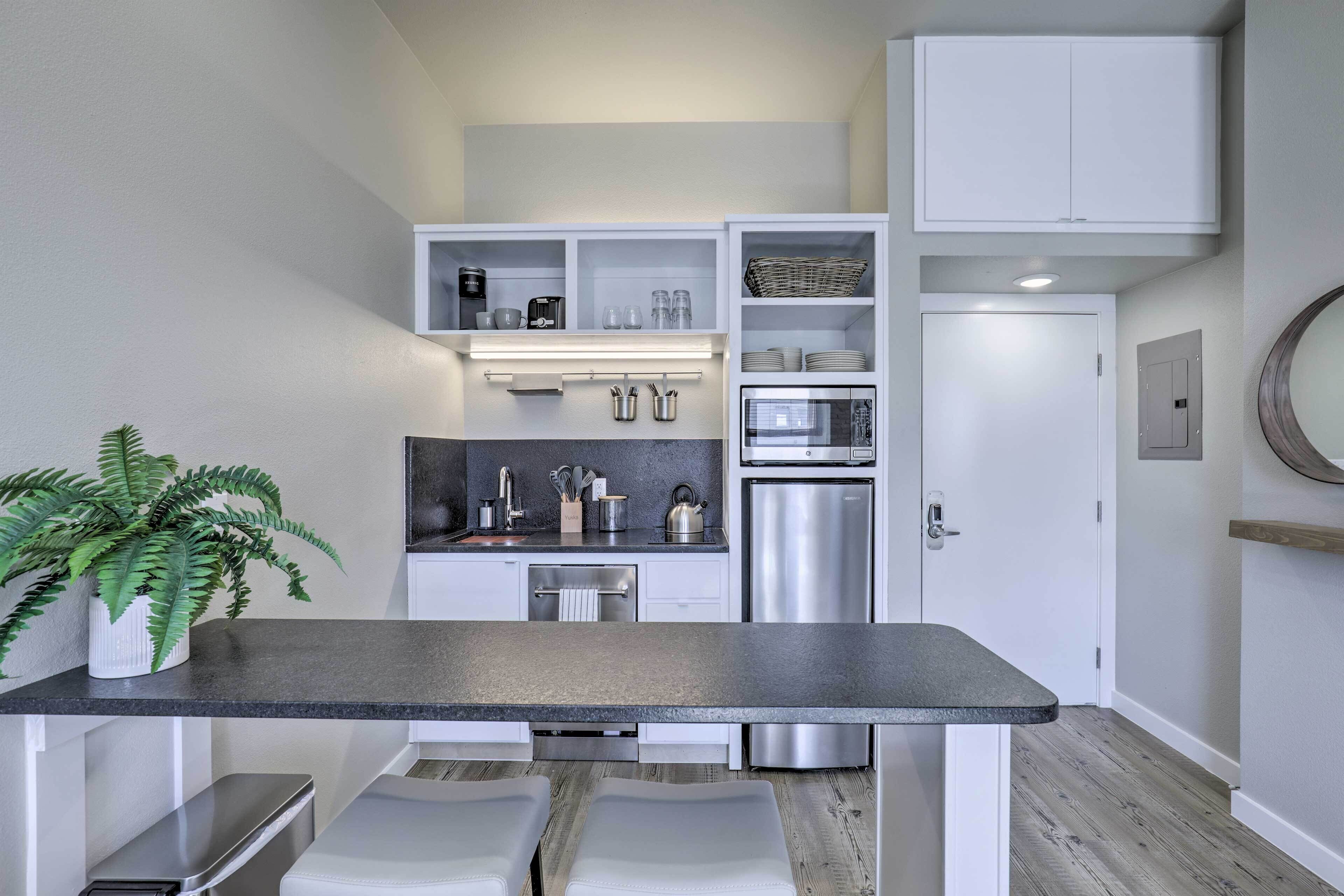 Apartment (1 Bedroom) | Private kitchen | Microwave, oven, stovetop, dishwasher