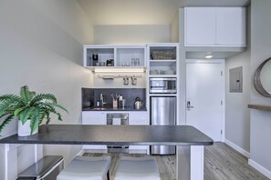 Apartment (1 Bedroom) | Private kitchen | Microwave, oven, stovetop, dishwasher - Inviting San Marcos Apartment w/ Washer/dryer (San Marcos)