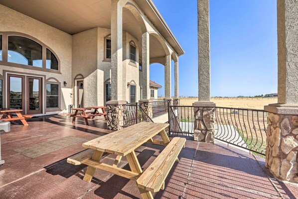 House (5 Bedrooms) | Interior