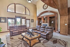 House (5 Bedrooms) | Interior