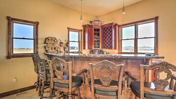 House (5 Bedrooms) | Interior