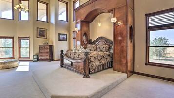 House (5 Bedrooms) | Interior