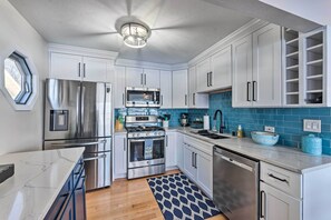 House (4 Bedrooms) | Interior - Lakefront Home w/ Gorgeous Sunsets, Kayaks, & Pier (Fort Atkinson)