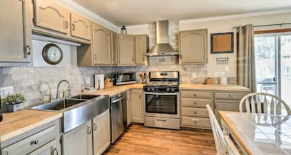 Mears Abode w/ Pool Access, Near Silver Lake!