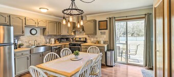 Mears Abode w/ Pool Access, Near Silver Lake!