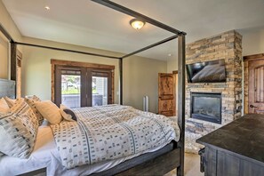 Interior - Game Room & Hot Tub: Luxe Grand Lake Retreat! (Grand Lake)