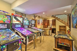 House (6 Bedrooms) | Interior
