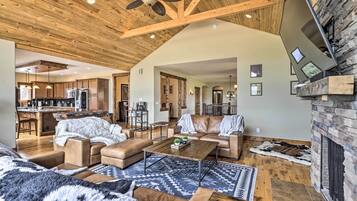 House (6 Bedrooms) | Interior