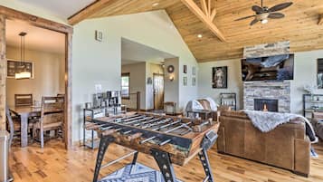 House (6 Bedrooms) | Interior