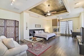 House (3 Bedrooms) | Interior - Han Solo's Hideout Luxe Houston Home w/ Pool! (Houston)