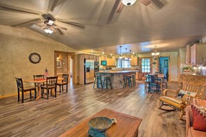 House (4 Bedrooms) | Interior