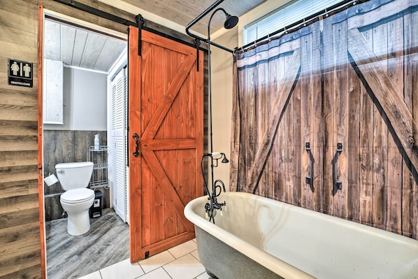 House (4 Bedrooms) | Interior - Pet-friendly Bartlett Farmhouse w/ Deck! (Hanover Park)
