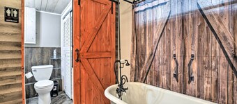 Pet-friendly Bartlett Farmhouse w/ Deck!