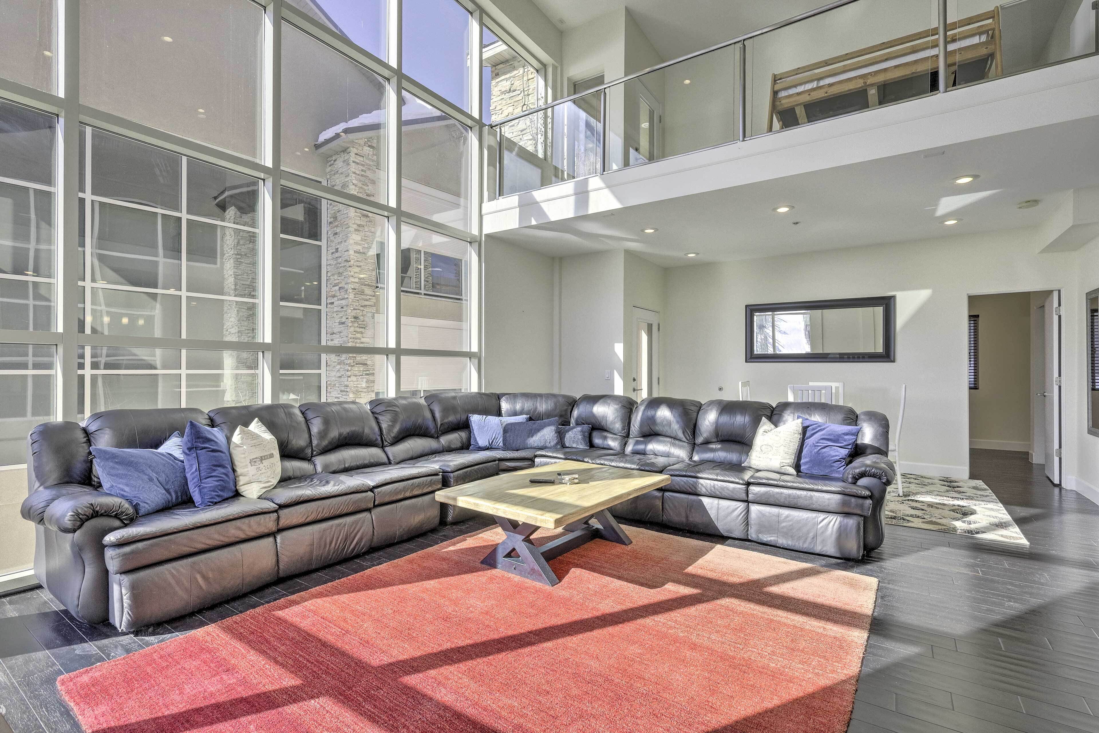 Luxe Utah Getaway: Hot Tub, Walk to Ski Lift!