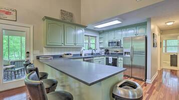 House (5 Bedrooms) | Interior