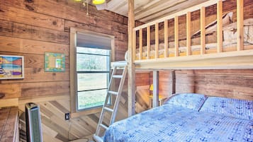 House (3 Bedrooms) | 3 bedrooms, bed sheets