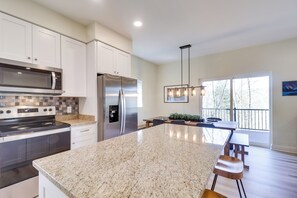 A modern kitchen with granite countertops, stainless steel appliances, and a large island. - Mtn Retreat w/ EV Charger Near Bryce Ski & Golf (Mount Jackson)