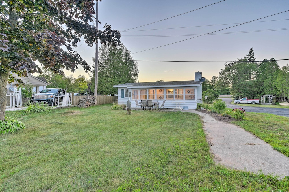 East Tawas Cabin w/ Lake Huron Access & Views