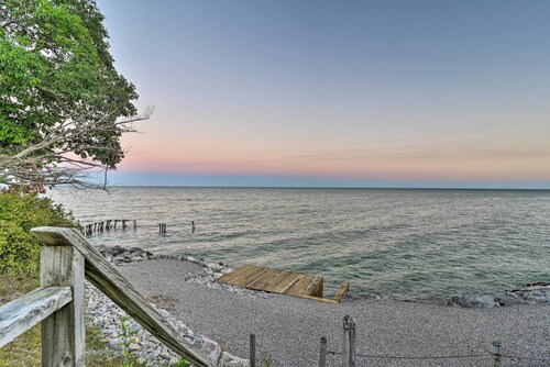 East Tawas Cabin w/ Lake Huron Access & Views