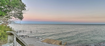 East Tawas Cabin w/ Lake Huron Access & Views