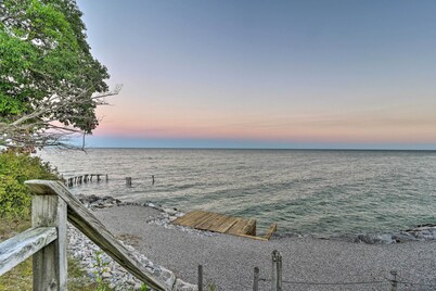 East Tawas Cabin w/ Lake Huron Access & Views