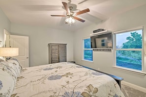 House (3 Bedrooms) - Luxury Granbury Home w/ Game Room: Steps to Lake! (Granbury)