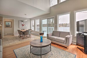 Living area - Lakefront Poconos Vacation Rental w/ Deck (Tobyhanna)